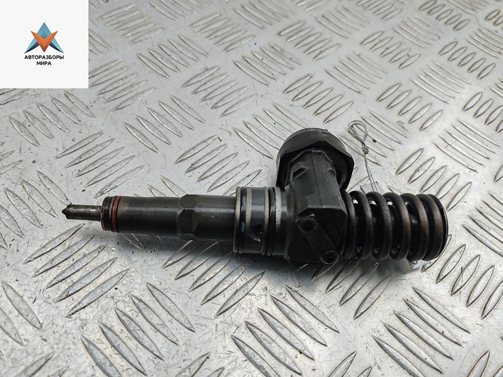 форсунка Volkswagen Caddy 3 поколение 2005, 2.0 л., дизель, МКПП, белый, фургон, 038130073BR - фото №1