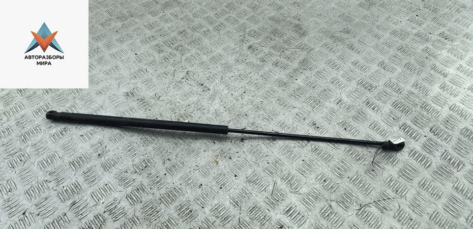 амортизатор капота Audi A4 B7 2006, универсал - фото №1