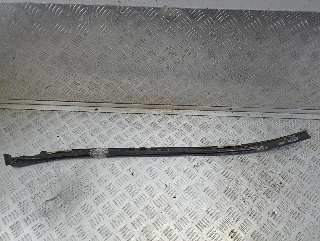 молдинг лобового стекла Opel Astra G 2002, 1.6 л., бензин, МКПП, серый, универсал, 09132365 - фото №1