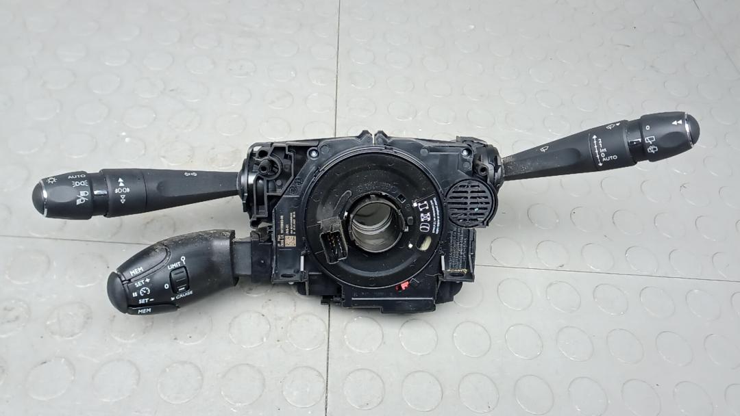 переключатель подрулевой Citroen C5 AirCross 1 поколение 2022, 1.2 л., бензин, МКПП, внедорожник 5 дв. - фото №1