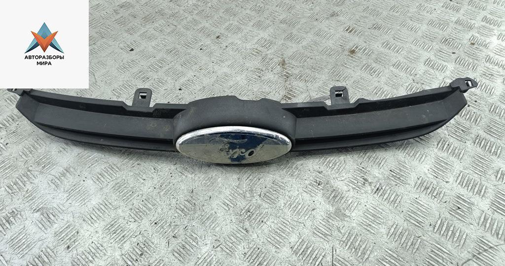 решетка радиатора Ford Fiesta 6 поколение 2009, красный, хетчбэк 3 дв., 8A61-8200-BC5ZC - фото №1