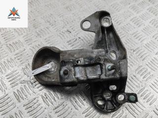 крепление стабилизатора / втулки стабилизатора Volkswagen Passat B5 [рестайлинг] 2002, 1.9 л., дизель, МКПП, синий, универсал, 8E0199352F