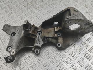 кронштейн генератора Volkswagen Passat B7 2013, 2.0 л., дизель, МКПП, чёрный, универсал, 03L903143Q