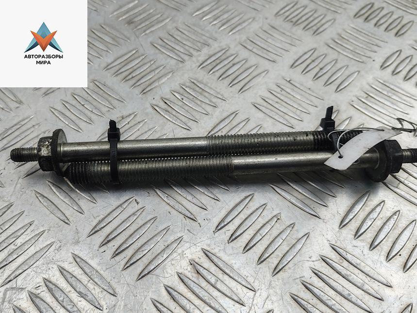 Болт крепления Volkswagen Passat B6 2007, 2.0 л., дизель, МКПП, коричневый, универсал - фото №1