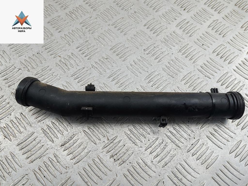 трубка охлаждающей жидкости Volkswagen Golf 4 поколение 2000, 1.4 л., бензин, МКПП, 032121065DB - фото №1