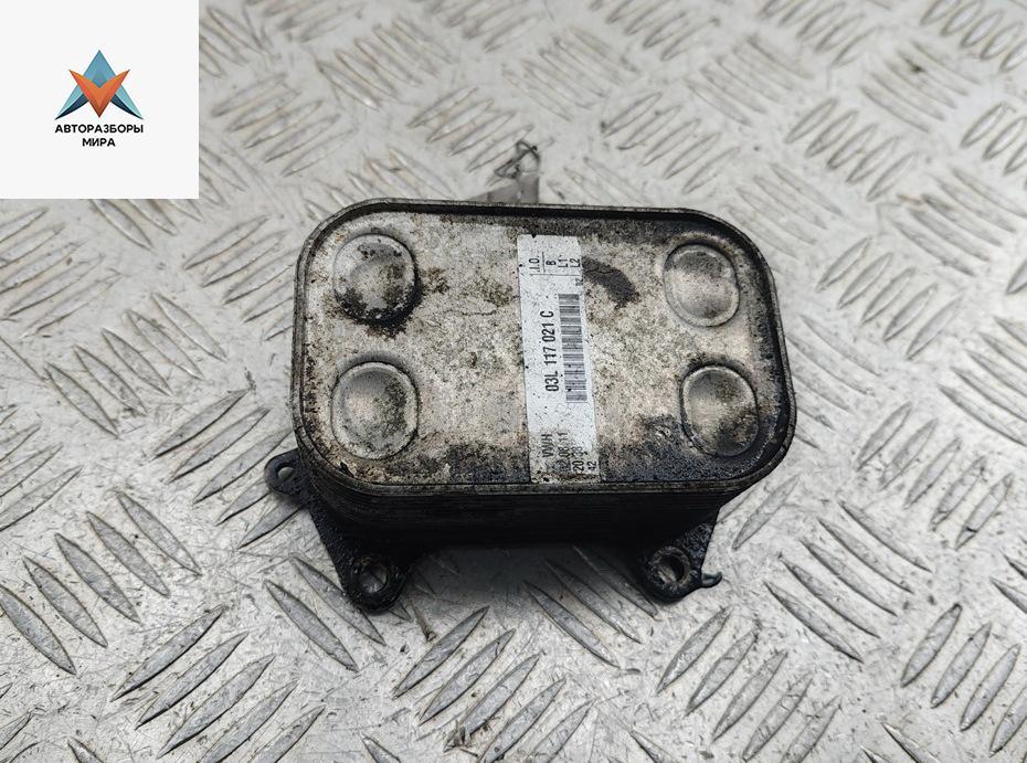 теплообменник масляного фильтра Volkswagen Golf 6 поколение 2011, 1.6 л., дизель, МКПП, белый, хетчбэк 5 дв., 03L117021C - фото №1