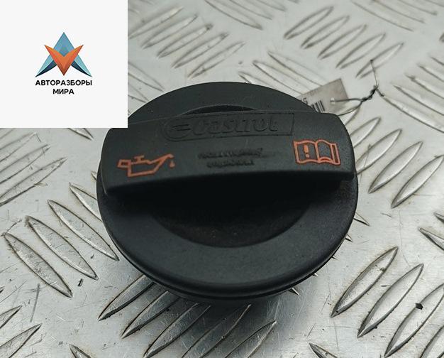 пробка маслозаливная Volkswagen Passat B7 2013, 2.0 л., дизель, МКПП, чёрный, универсал, 06C103485 - фото №1