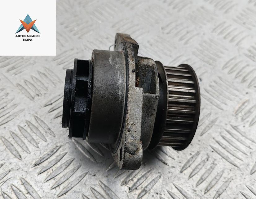 насос антифриза дополнительный Volkswagen Golf 4 поколение 2000, 1.4 л., бензин, МКПП, синий, хетчбэк 5 дв. - фото №1