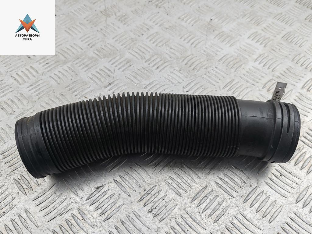 патрубок воздушного фильтра Volkswagen Golf 4 поколение 2000, 1.9 л., дизель, 1J0129684J - фото №1