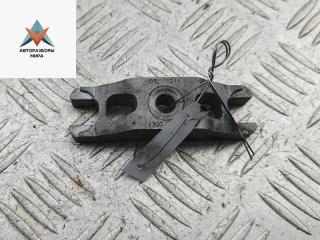 крепление форсунки Volkswagen Golf 6 поколение 2011, 1.6 л., дизель, МКПП, белый, хетчбэк 5 дв., 03L216