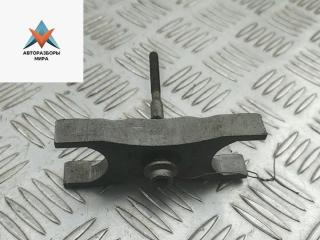 крепление форсунки Volkswagen Passat B7 2013, 2.0 л., дизель, МКПП, чёрный, универсал, 03L216A