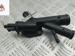 фланец (тройник) системы охлаждения Volkswagen Passat B7 2013, 2.0 л., дизель, МКПП, чёрный, универсал, 03L121131AA