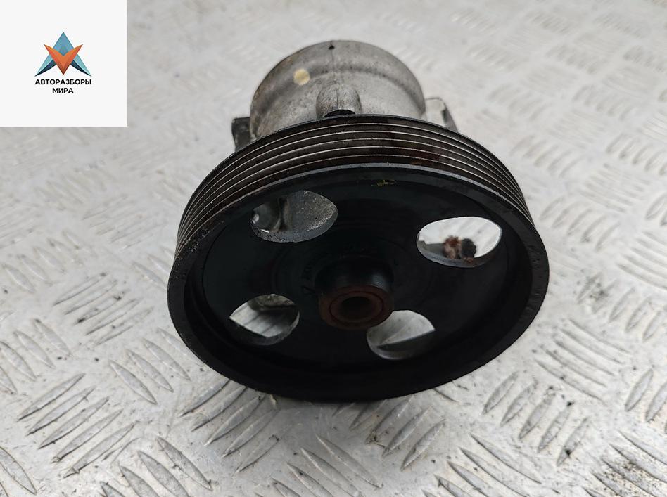 Насос гидроусилителя руля Renault Laguna 2 поколение 2001, 2.0 л., бензин, МКПП, красный, хетчбэк 5 дв., 8200054528 - фото №1