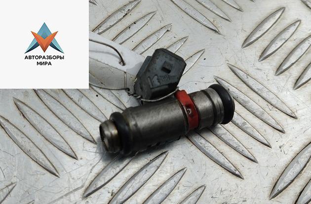 форсунка Volkswagen Golf 4 поколение 2000, 1.4 л., бензин, МКПП, синий, хетчбэк 5 дв., IWP058 - фото №1