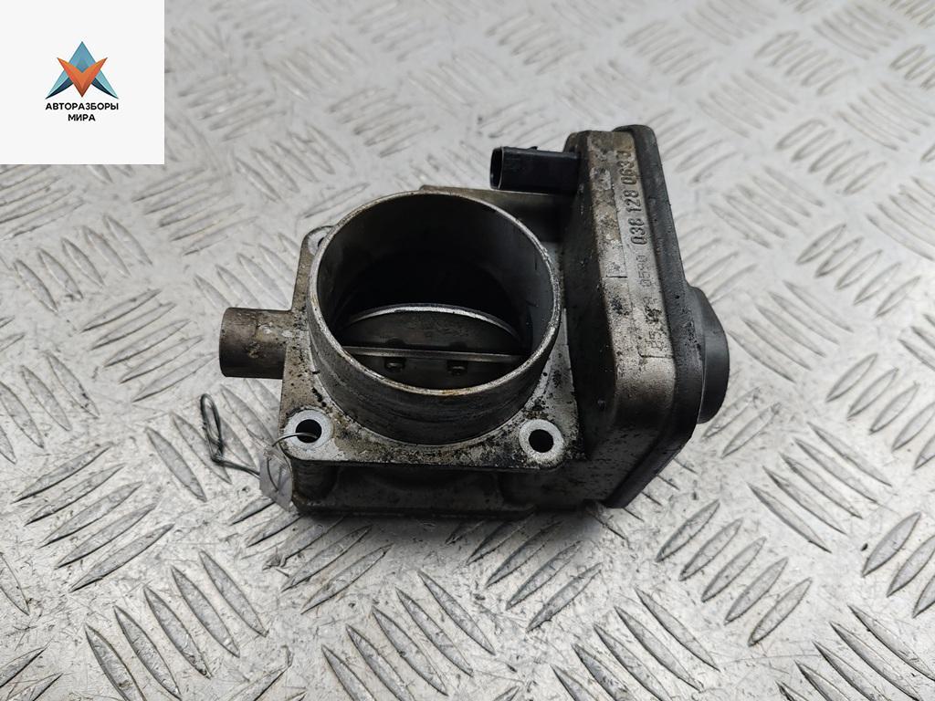 заслонка дроссельная Volkswagen Caddy 3 поколение 2005, 2.0 л., дизель, МКПП, белый, фургон, 038128063J - фото №1