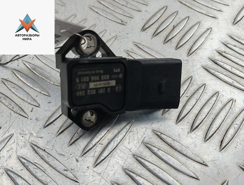 датчик абсолютного давления Volkswagen Caddy 3 поколение 2005, 2.0 л., дизель, МКПП, белый, фургон, 0281002399, 038906051B - фото №1