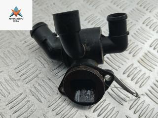 корпус термостата Volkswagen Passat B7 2013, 2.0 л., дизель, МКПП, чёрный, универсал, 03L121111AE