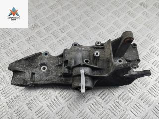 кронштейн генератора Volkswagen Passat B5 [рестайлинг] 2002, 2.0 л., бензин, МКПП, белый, седан, 06B903143N