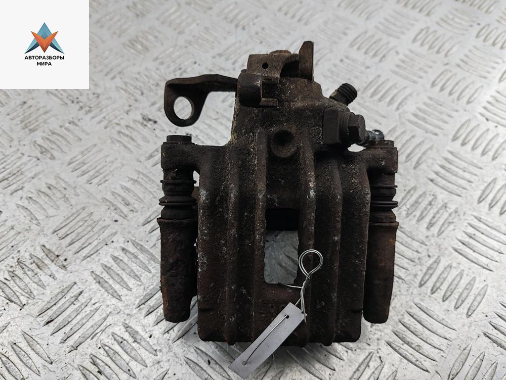 суппорт задний правый Volkswagen Bora 1 поколение 2000, 2.0 л., бензин, МКПП, синий, седан - фото №1