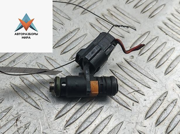 форсунка Skoda Fabia 2 поколение (5J) 2008, 1.6 л., бензин, МКПП, серый, универсал, 03C906031 - фото №1