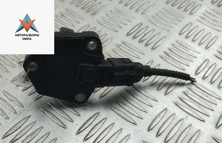 датчик уровня масла Volkswagen Passat B7 2013, 2.0 л., дизель, МКПП, чёрный, универсал, 03C907660G - фото №1
