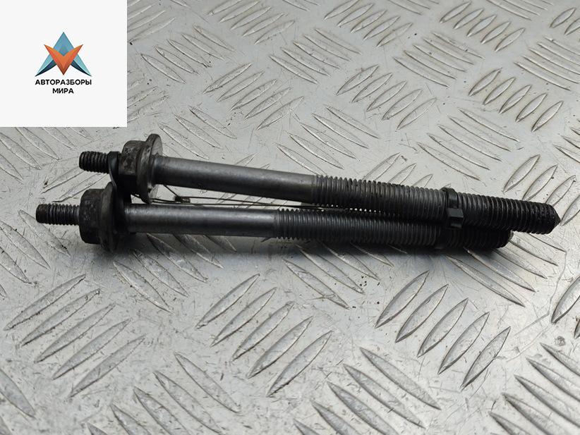 Болт крепления Volkswagen Caddy 3 поколение 2005, 2.0 л., дизель, МКПП, белый, фургон - фото №1