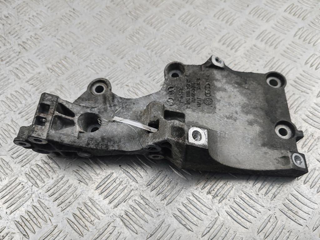кронштейн генератора Volkswagen Passat B6 2007, 2.0 л., дизель, МКПП, коричневый, универсал, 038903143AF - фото №1