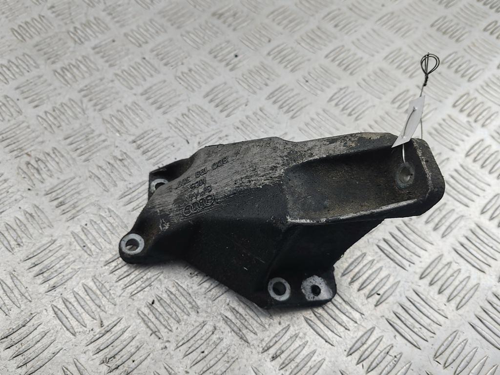 кронштейн двигателя Volkswagen Passat B5 1999, 1.8 л., бензин, МКПП, серый, универсал, 8D0199307L - фото №1