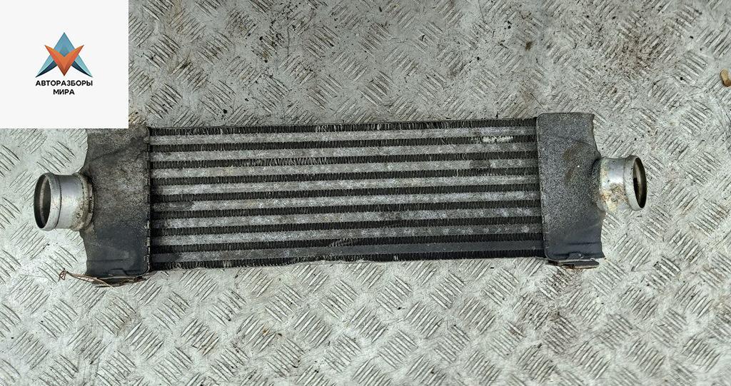 радиатор интеркулера Ford Transit 7 поколение 2008, 2.4 л., дизель, МКПП, белый, микроавтобус, 6C119L440AC - фото №1