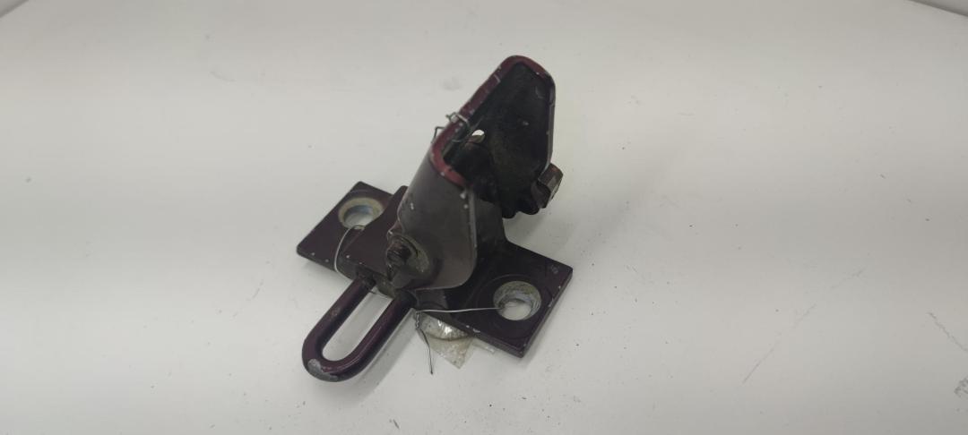 петля двери Audi A6 C4 1996, красный, универсал, 4A0831412D