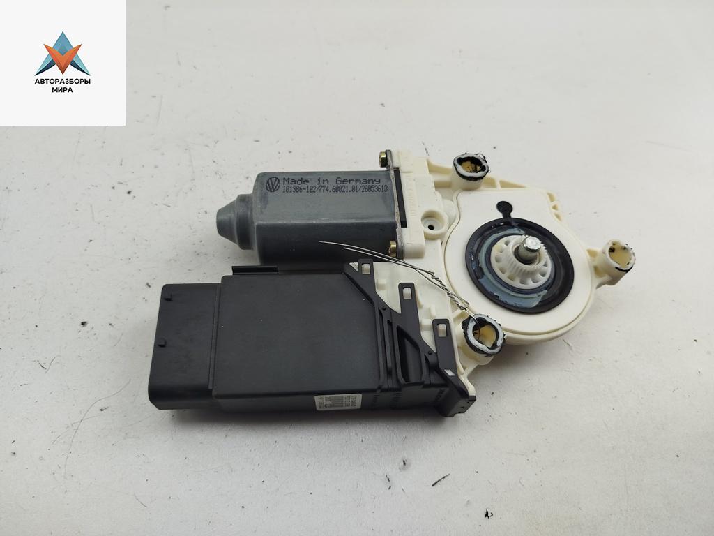 моторчик стеклоподъемника передний правый Volkswagen Bora 1 поколение 2003, 2.0 л., бензин, МКПП, серый, седан, 105415-301 - фото №1