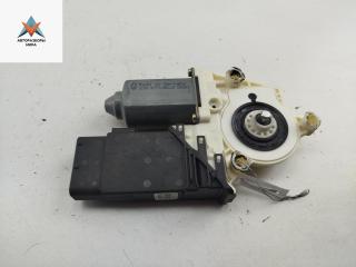 моторчик стеклоподъемника передний правый Volkswagen Golf 4 поколение 2002, 1.4 л., бензин, МКПП, синий, хетчбэк 5 дв., 105415-301