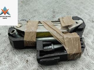 домкрат Audi A6 4B/C5 1998, 2.4 л., бензин, МКПП, зелёный, седан, 8L0011031A