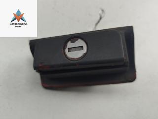 кнопка открытия багажника Volkswagen Golf 3 поколение 1997, 1.6 л., бензин, МКПП, красный, хетчбэк 3 дв.