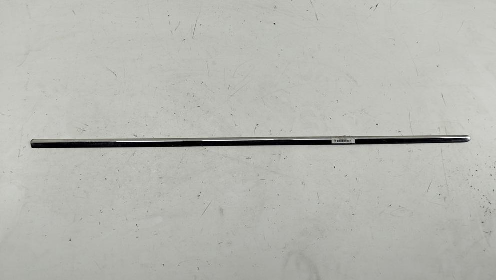 молдинг двери передней правой Volkswagen Passat B6 2006, 2.0 л., дизель, МКПП, чёрный, универсал