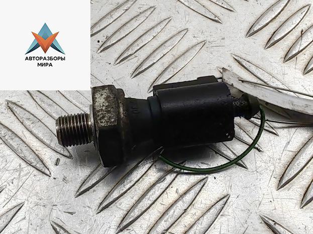 датчик давления масла Volkswagen Golf 4 поколение 2000, 1.4 л., бензин, МКПП, синий, хетчбэк 5 дв. - фото №1