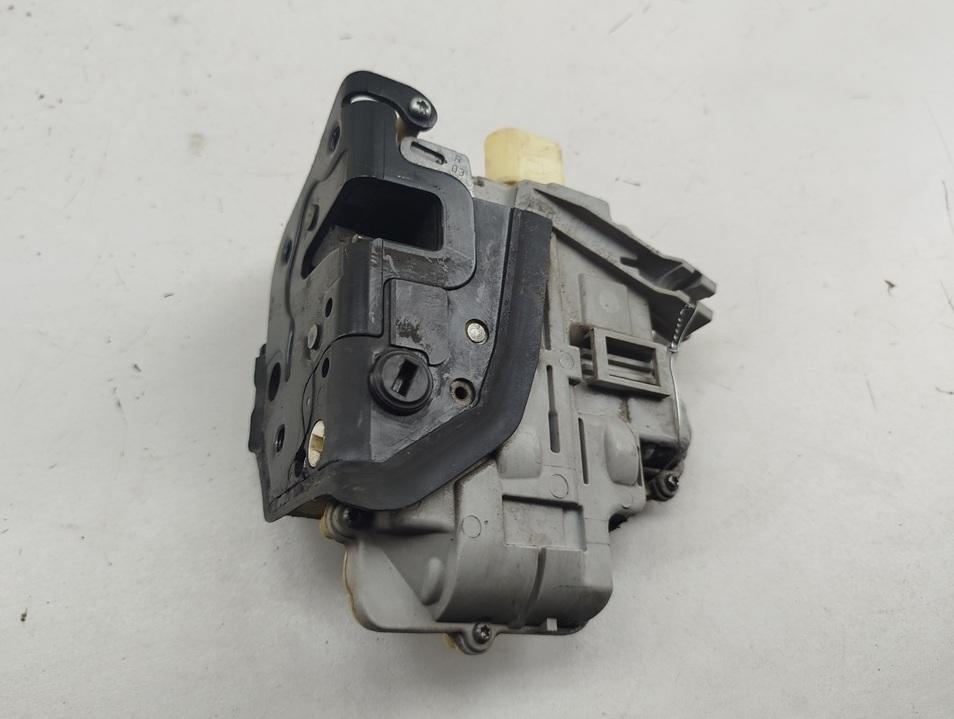 замок двери задней правой Volkswagen Passat B6 2006, 2.0 л., дизель, МКПП, чёрный, универсал, 3C44839016A