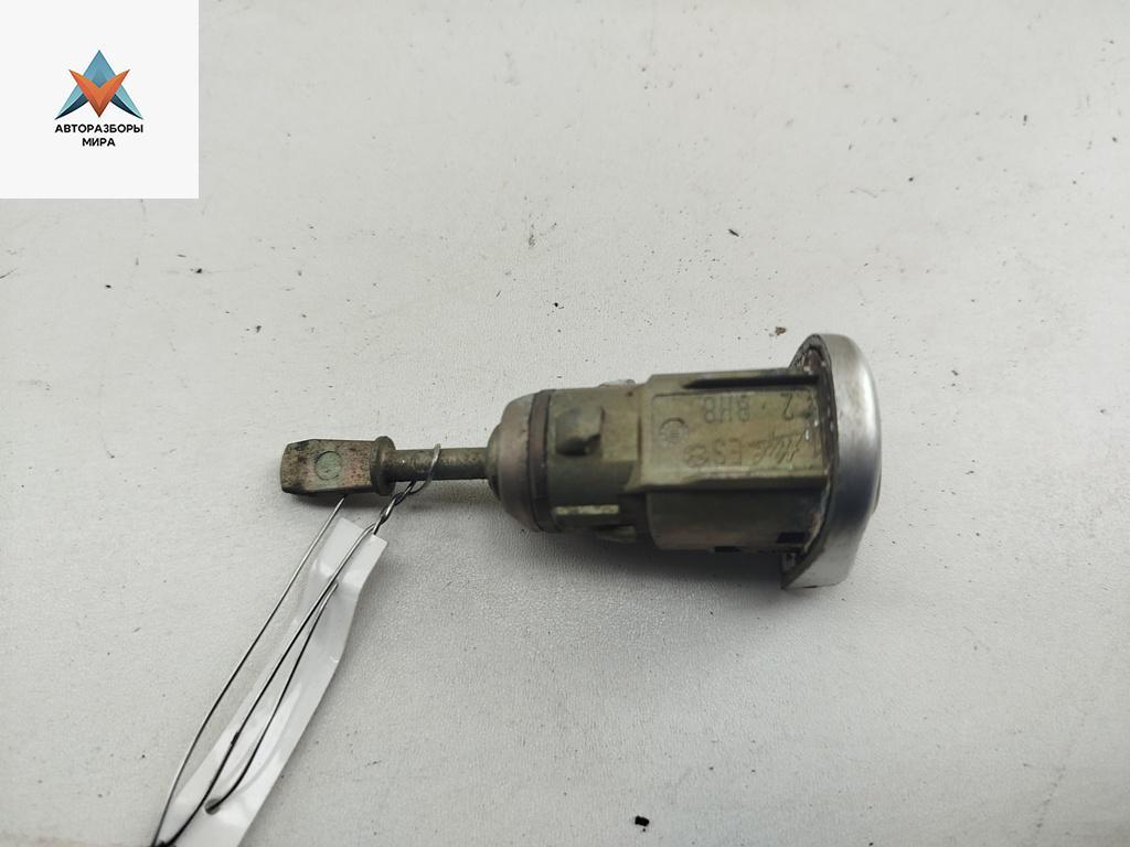 личинка дверного замка Volkswagen Bora 1 поколение 2003, 2.0 л., бензин, МКПП, серый, седан, 1U0837167 - фото №1