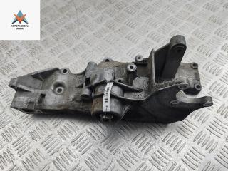 кронштейн генератора Volkswagen Passat B5 [рестайлинг] 2002, 2.0 л., бензин, МКПП, серый, универсал, 06B903143N