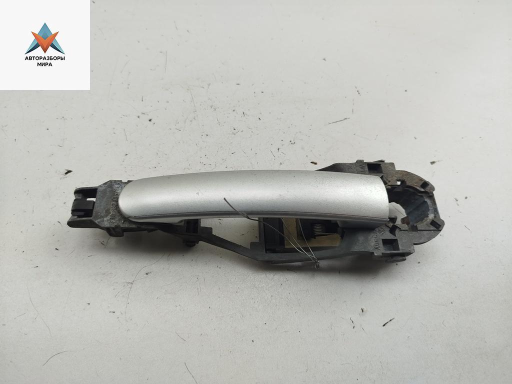 ручка наружная передняя правая Volkswagen Bora 1 поколение 2003, 2.0 л., бензин, МКПП, серый, седан, 3B0837886 - фото №1