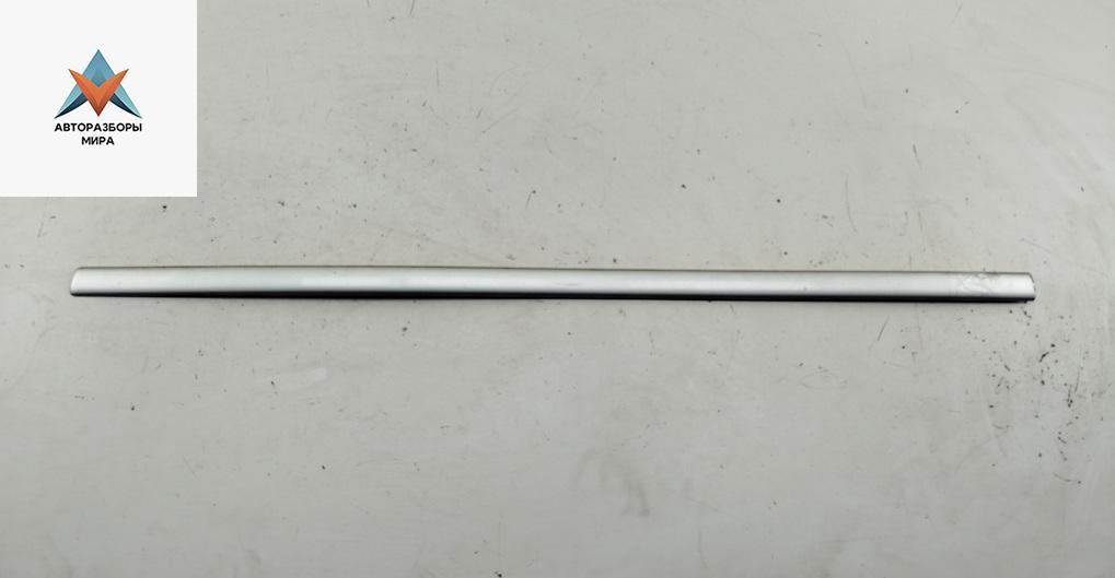 молдинг двери передней правой Volkswagen Bora 1 поколение 2003, 2.0 л., бензин, МКПП, серый, седан, 1J4853516G - фото №1