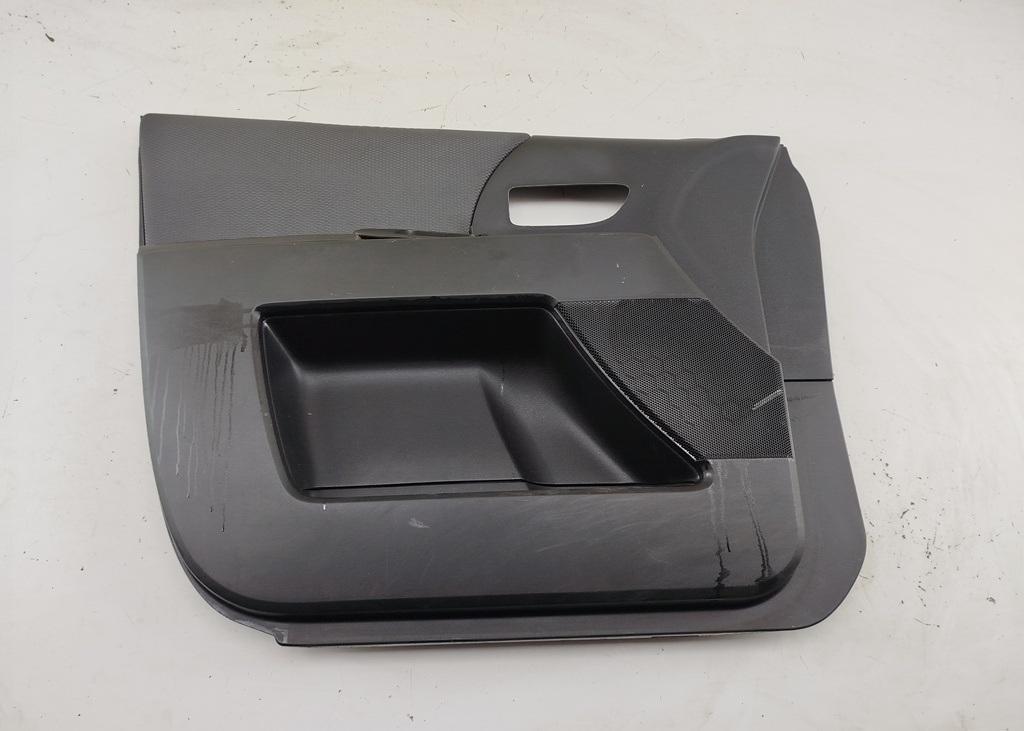 обшивка двери передняя левая Mazda 5 2006, 2.0 л., дизель, МКПП, серый, минивэн, CC3068450A