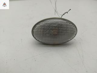 повторитель передний правый Mercedes-Benz A-Класс W168 1997, 1.6 л., бензин, МКПП, чёрный, хетчбэк 5 дв.