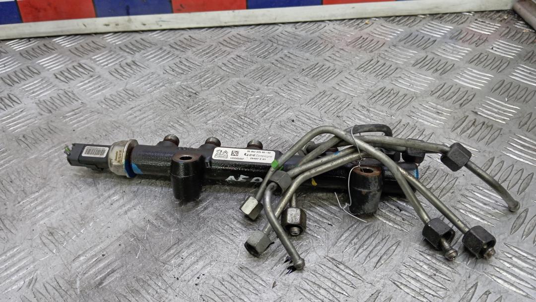 топливная рампа Volvo V40 2 поколение 2013, 1.6 л., дизель, МКПП, хетчбэк 5 дв., 968529758002 - фото №1