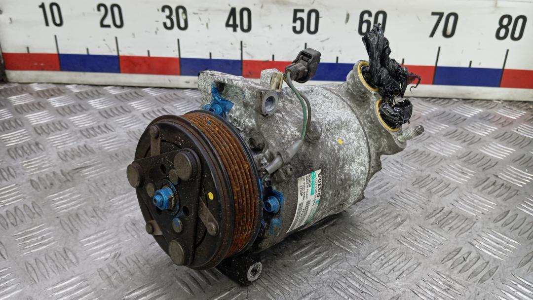компрессор кондиционера Volvo V40 2 поколение 2013, 1.6 л., дизель, МКПП, хетчбэк 5 дв., 107508112B4 - фото №1