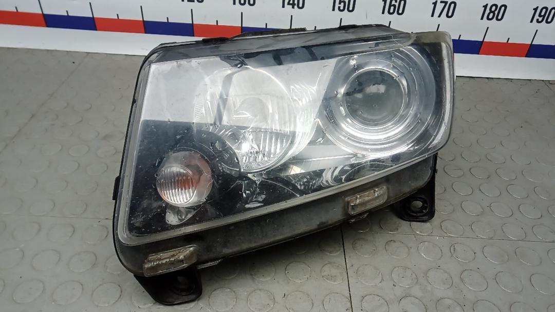 фара левая Jeep Grand Cherokee WK2 2012, 3.0 л., дизель, АКПП, внедорожник 5 дв. - фото №1