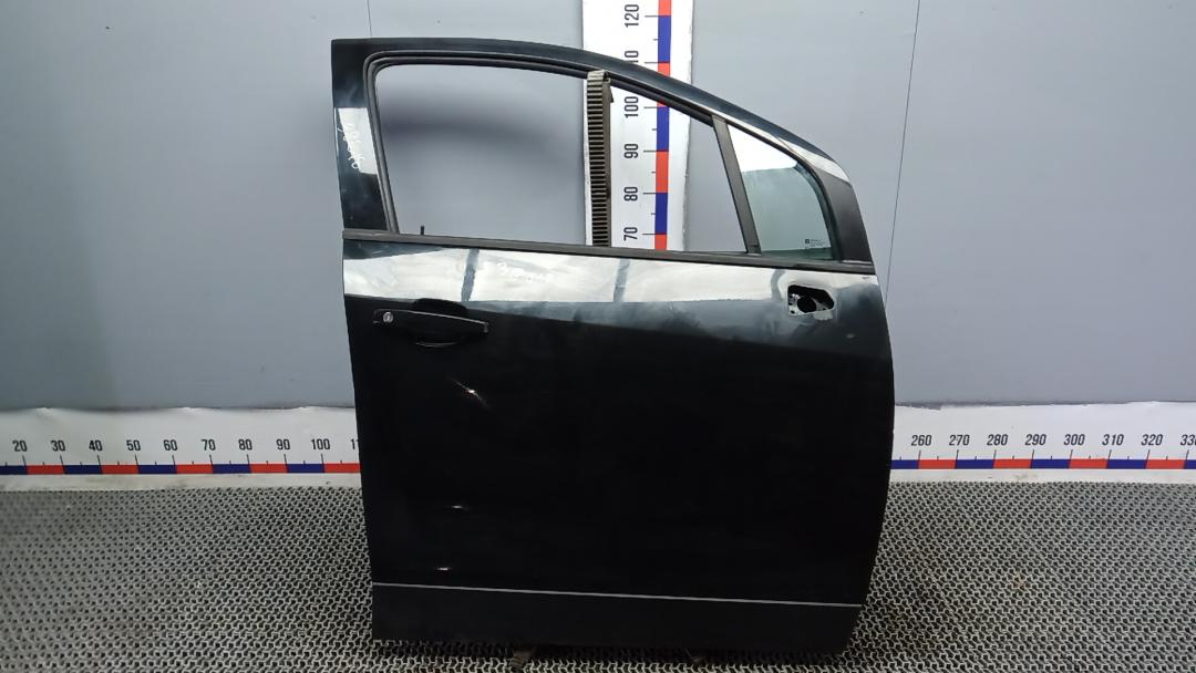 дверь передняя правая Opel Mokka 1 поколение 2013, 1.6 л., бензин, МКПП, внедорожник 5 дв. - фото №1