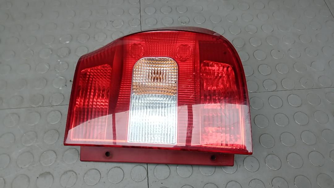 фонарь задний правый Skoda Yeti 1 поколение 2010, 2.0 л., дизель, АКПП, внедорожник 5 дв. - фото №1