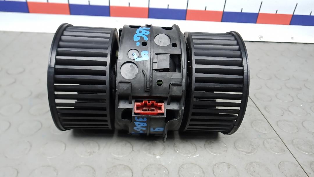 моторчик печки Renault Megane 3 поколение 2010, 1.5 л., дизель, МКПП, универсал - фото №1