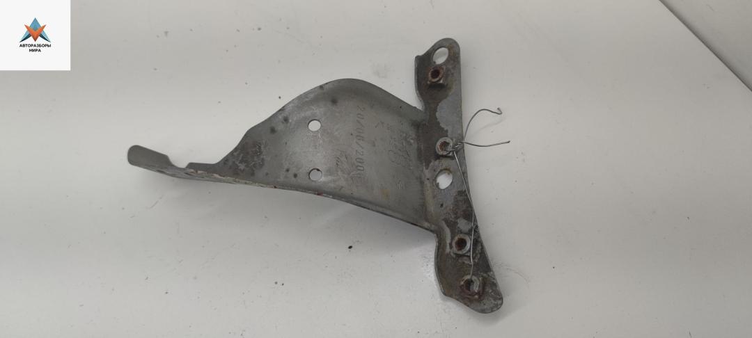 кронштейн заднего бампера Audi A4 B7 2006, 2.0 л., бензин, АКПП, серый, универсал, 8E0821136A - фото №1